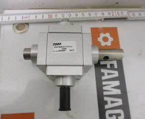 Шарикоподшипник
Winkelgetriebe, kugelgelagert
66/5-C-1-V10x9N-V15x32,5/M8-H1/4GAS/V25x10
Baulänge 122,5mm/104mm
Variante IWK-4102468
C/ Type
1    9 / Übersetzung 1:1
10x9N /1. Vollwelle
15x32,5-M8 / 2. Welle
15x32,5/M8
Querbohr.+Schlitz
15x10-1/4G / 3. Welle
15x10-1/4-Gewinde
V25x10 /
4. Welle
Vollwelle 10x25 m. Fläche
Variante IWK-1 Fiama